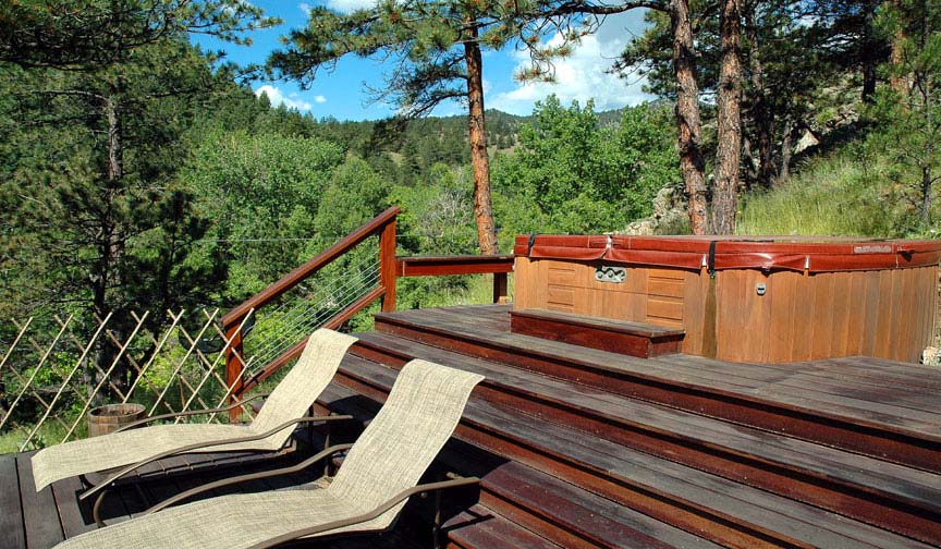 Boulder-cabin-vacation-rental_jacuzzi-back-deck.jpg