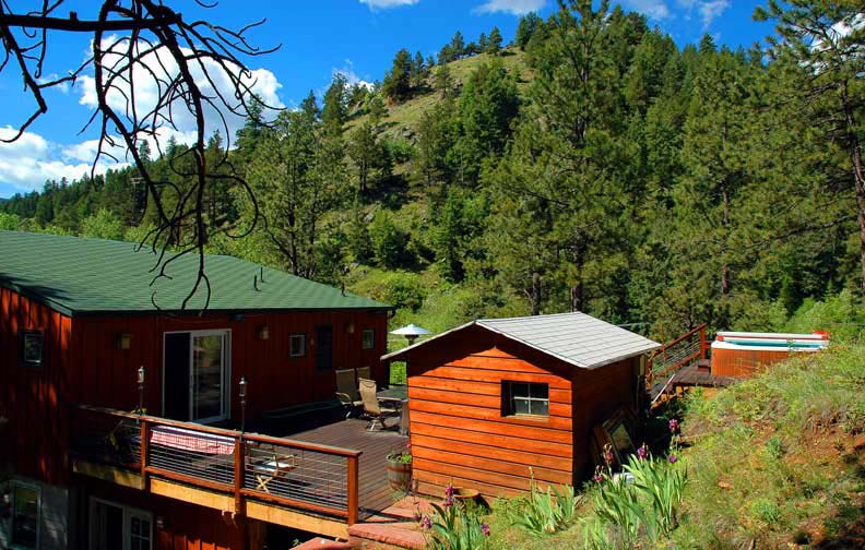 Boulder-cabin-vacation-rental_jacuzzi-back-deck2.jpg