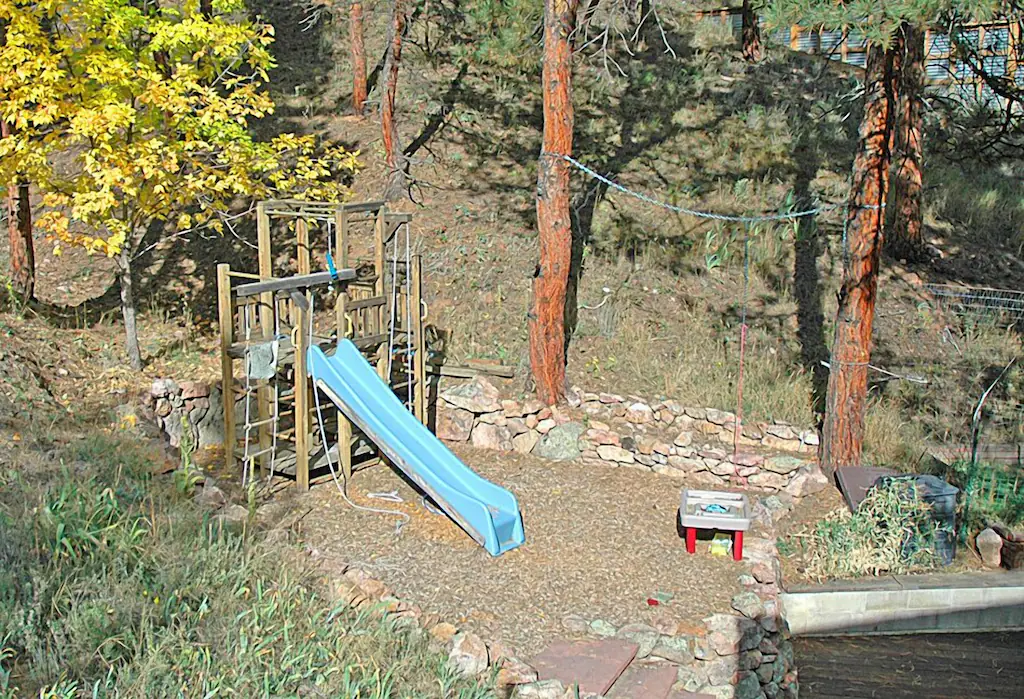 PLAYSET2.JPG